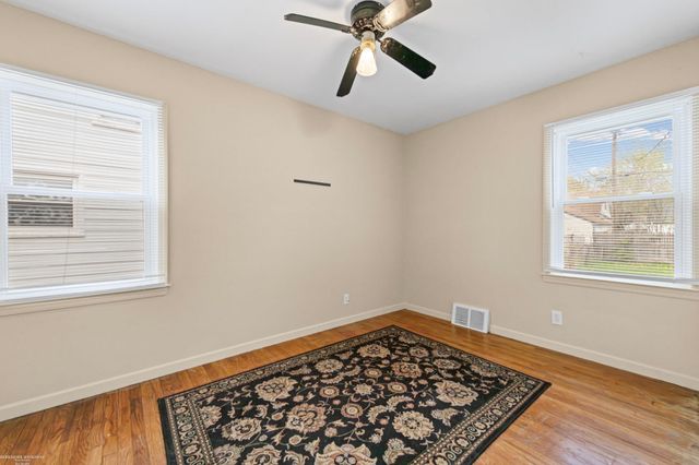 20293 Washtenaw Street, Harper Woods, MI 48225