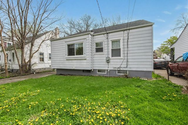 20293 Washtenaw Street, Harper Woods, MI 48225