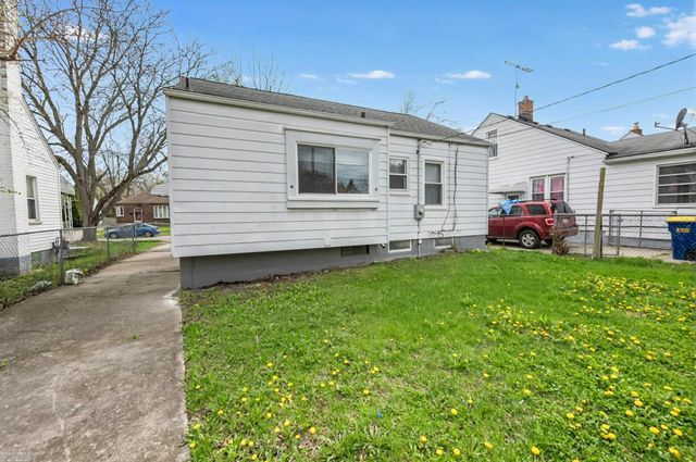 20293 Washtenaw Street, Harper Woods, MI 48225