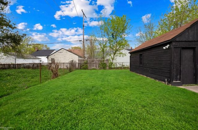 20293 Washtenaw Street, Harper Woods, MI 48225