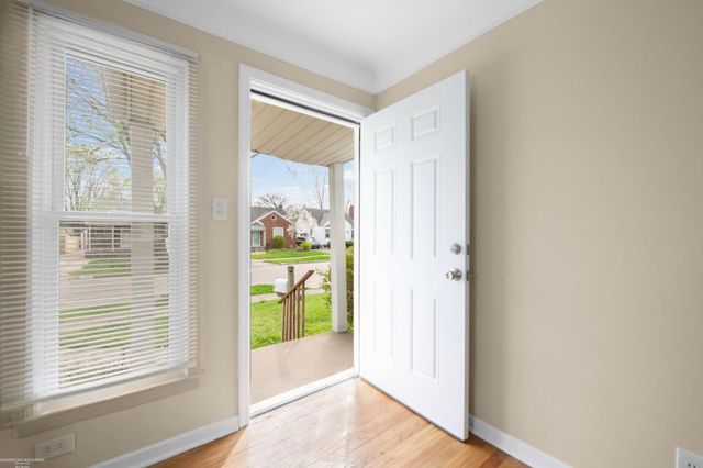 20293 Washtenaw Street, Harper Woods, MI 48225