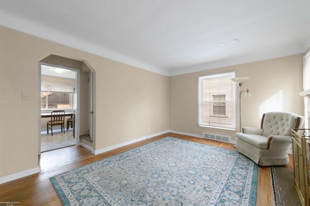 20293 Washtenaw Street, Harper Woods, MI 48225