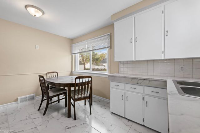 20293 Washtenaw Street, Harper Woods, MI 48225