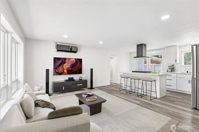 3425 NE 7th Place, Renton, WA 98056