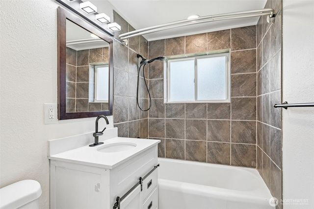 3425 NE 7th Place, Renton, WA 98056