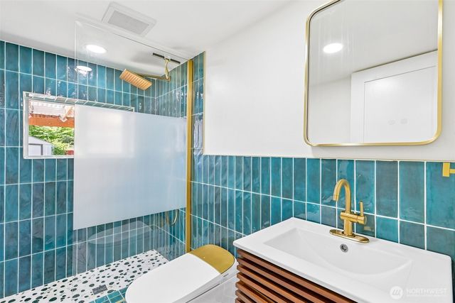 3425 NE 7th Place, Renton, WA 98056