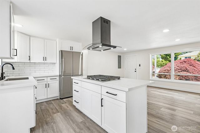 3425 NE 7th Place, Renton, WA 98056