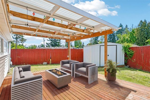 3425 NE 7th Place, Renton, WA 98056