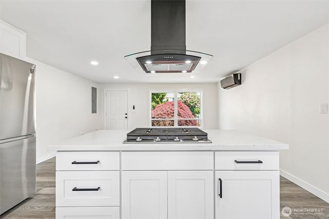 3425 NE 7th Place, Renton, WA 98056
