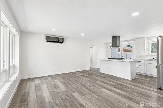 3425 NE 7th Place, Renton, WA 98056