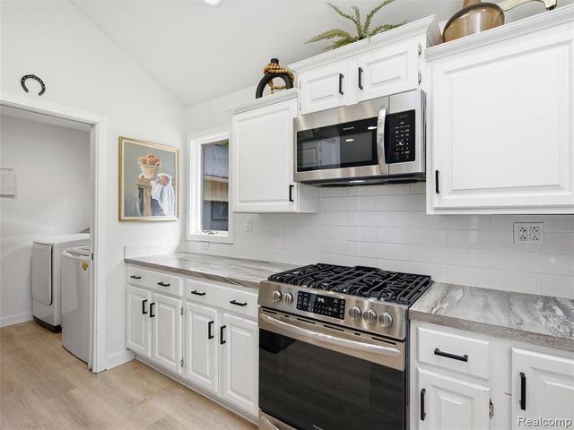 2258 S Long Lake Road, Fenton, MI 48430