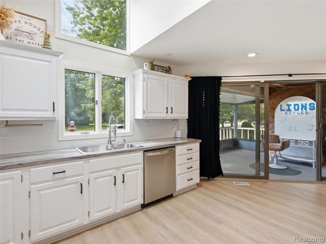 2258 S Long Lake Road, Fenton, MI 48430