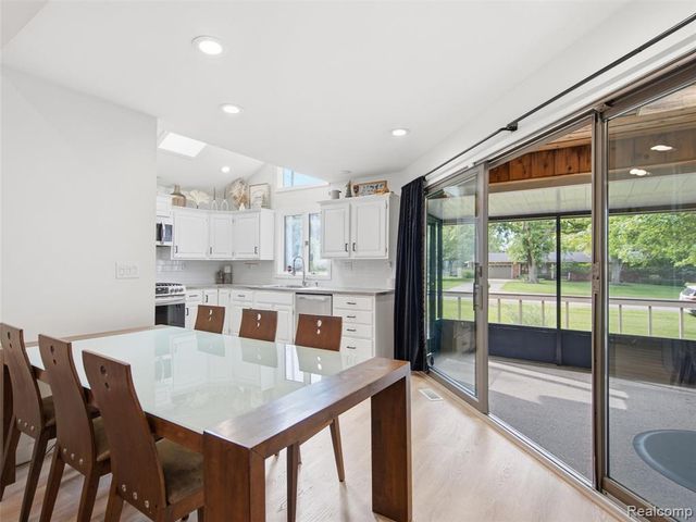 2258 S Long Lake Road, Fenton, MI 48430