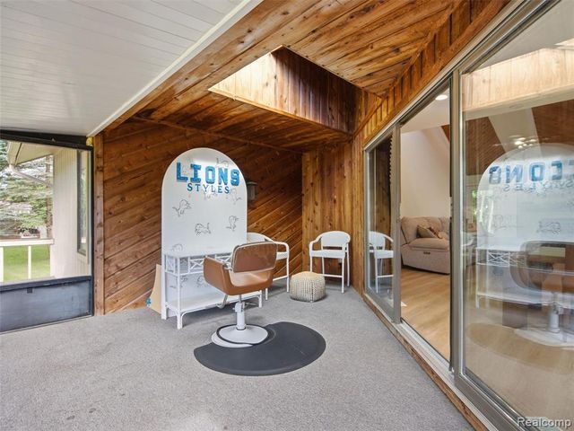 2258 S Long Lake Road, Fenton, MI 48430