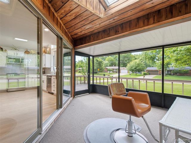2258 S Long Lake Road, Fenton, MI 48430