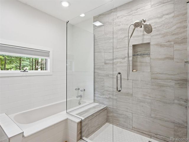 2258 S Long Lake Road, Fenton, MI 48430