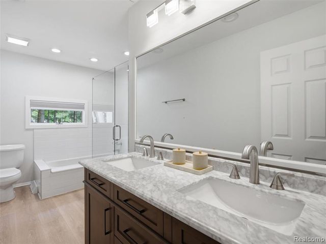 2258 S Long Lake Road, Fenton, MI 48430
