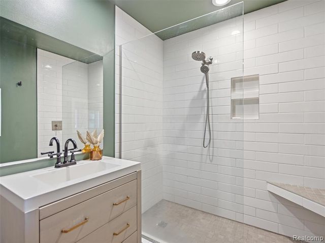 2258 S Long Lake Road, Fenton, MI 48430