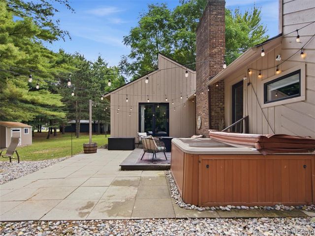 2258 S Long Lake Road, Fenton, MI 48430