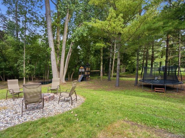 2258 S Long Lake Road, Fenton, MI 48430