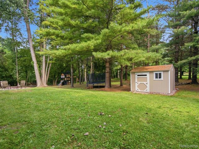 2258 S Long Lake Road, Fenton, MI 48430