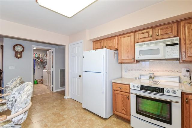 2836 Charlemagne DR, Virginia Beach, VA 23451