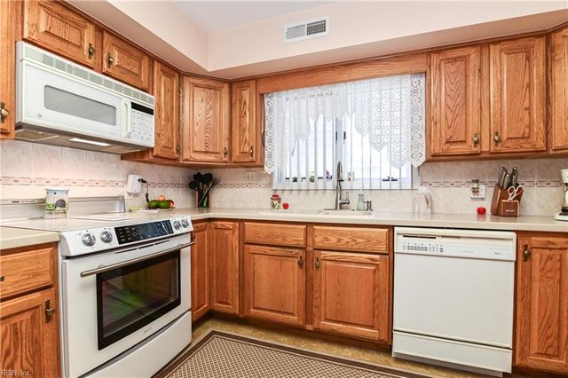 2836 Charlemagne DR, Virginia Beach, VA 23451