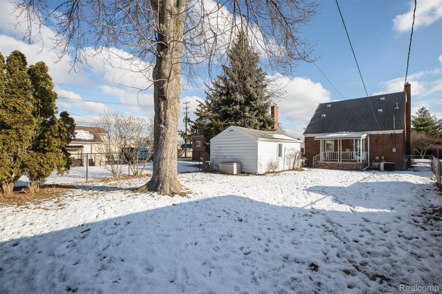 2050 17th Street, Wyandotte, MI 48192