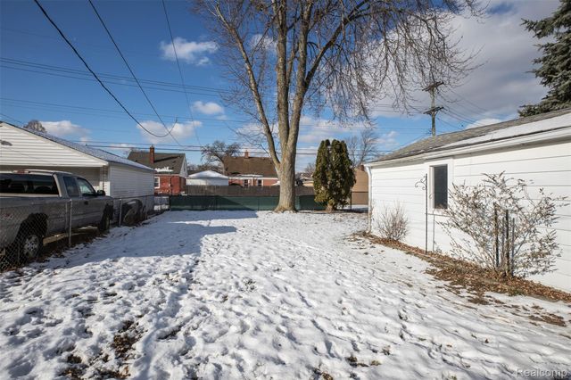 2050 17th Street, Wyandotte, MI 48192