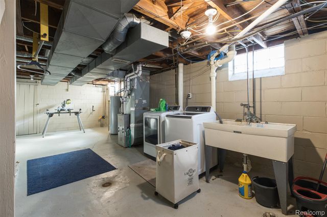 2050 17th Street, Wyandotte, MI 48192