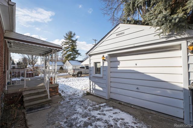 2050 17th Street, Wyandotte, MI 48192