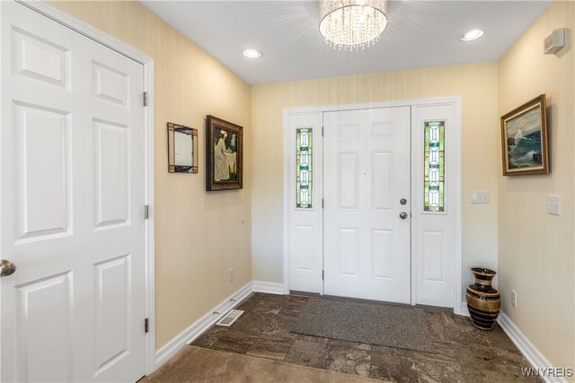 22 Country Club Court, Grand Island, NY 14072