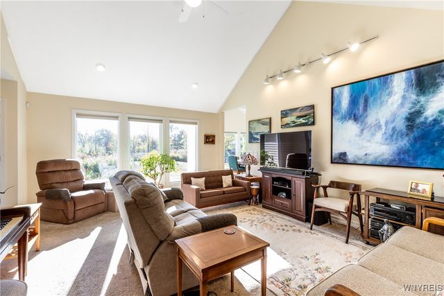 22 Country Club Court, Grand Island, NY 14072