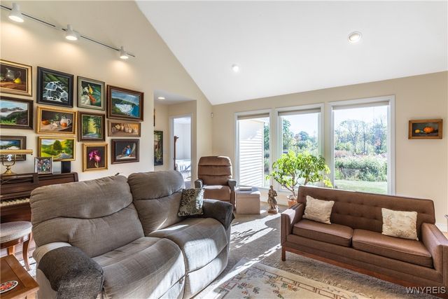 22 Country Club Court, Grand Island, NY 14072