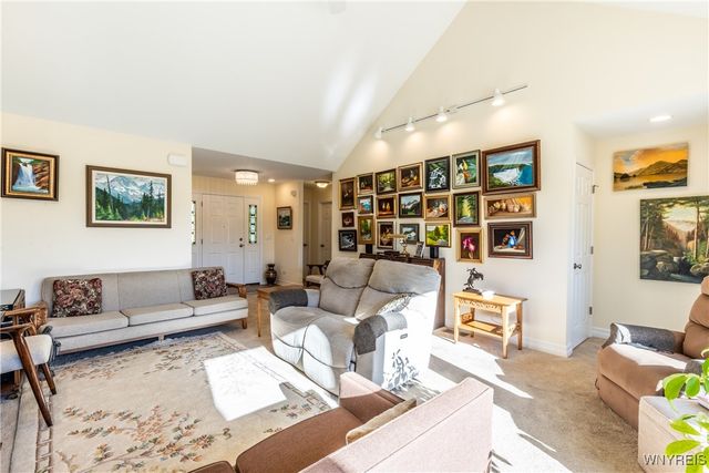 22 Country Club Court, Grand Island, NY 14072