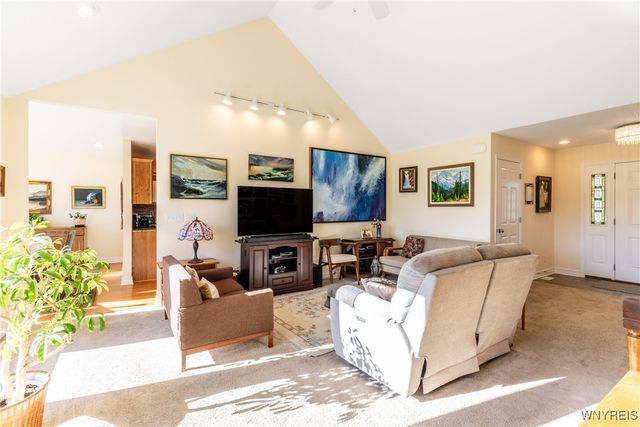 22 Country Club Court, Grand Island, NY 14072