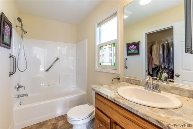 22 Country Club Court, Grand Island, NY 14072