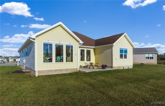 22 Country Club Court, Grand Island, NY 14072