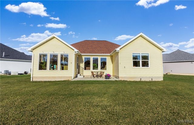 22 Country Club Court, Grand Island, NY 14072