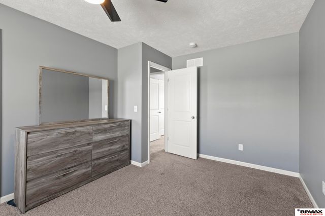 9431 Oxford Avenue, Waverly, NE 68462