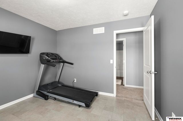 9431 Oxford Avenue, Waverly, NE 68462