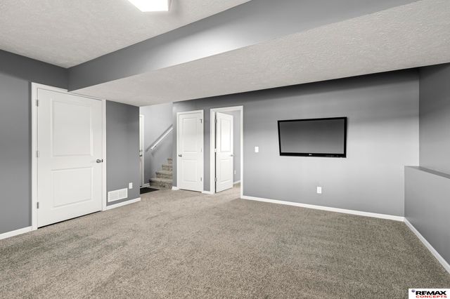 9431 Oxford Avenue, Waverly, NE 68462