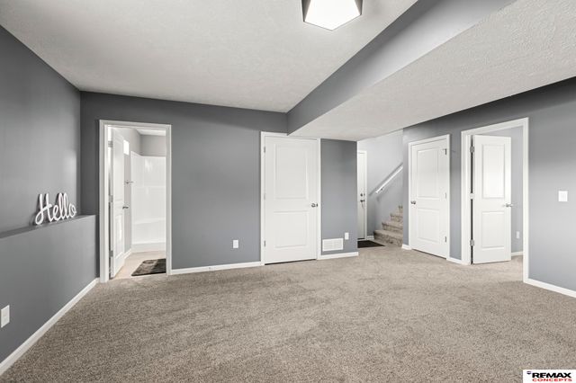 9431 Oxford Avenue, Waverly, NE 68462