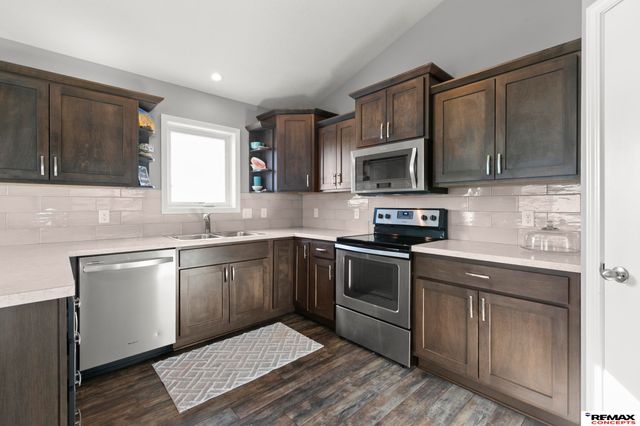 9431 Oxford Avenue, Waverly, NE 68462