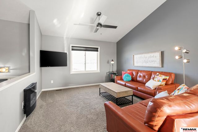 9431 Oxford Avenue, Waverly, NE 68462