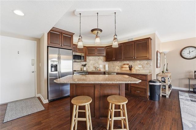 310 W 49th Street 201, Kansas City, MO 64112