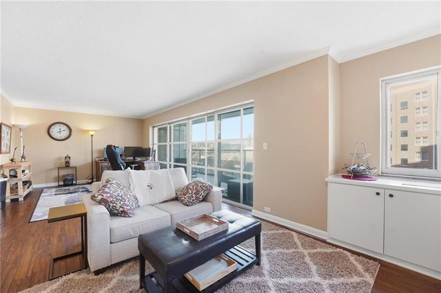 310 W 49th Street 201, Kansas City, MO 64112