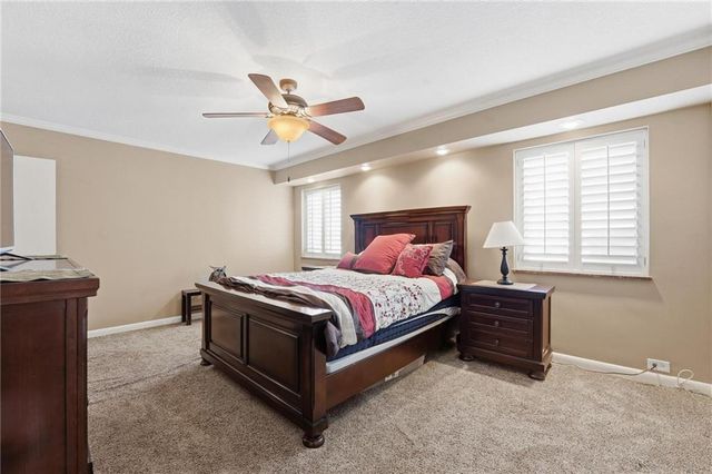 310 W 49th Street 201, Kansas City, MO 64112