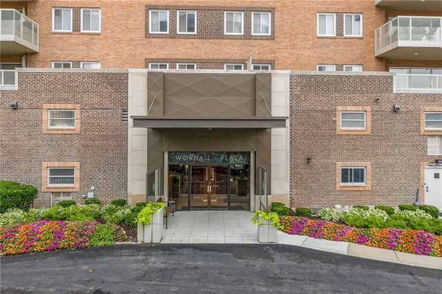 310 W 49th Street 201, Kansas City, MO 64112