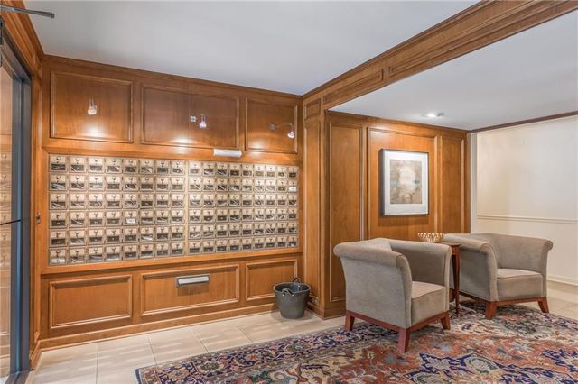 310 W 49th Street 201, Kansas City, MO 64112